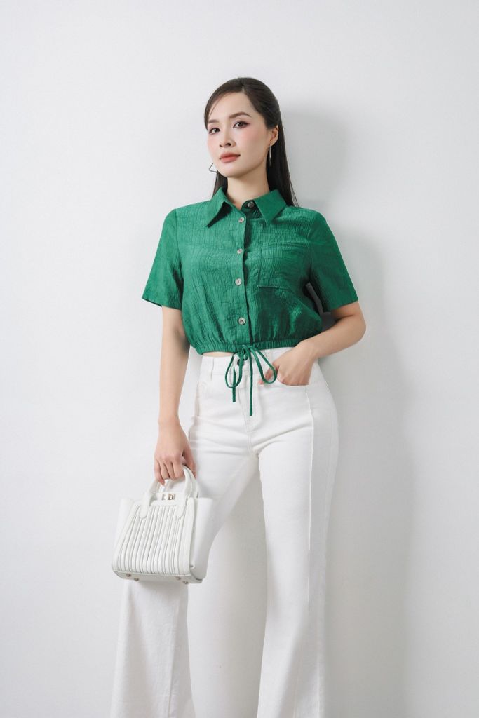 BAS53189 - Áo sơ mi công sở vải thô mỏng dáng lửng cổ đức có túi ngực áo cài khuy thân trước gấu áo bo chun - PANTIO