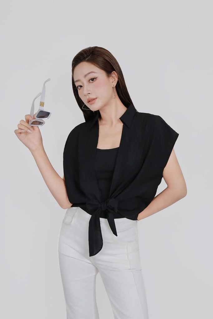 BAS73520 - Áo sơ mi kiểu vải thô mỏng dáng suông cổ bẻ thân áo phối vạt thắt nơ tạo kiểu - PANTIO