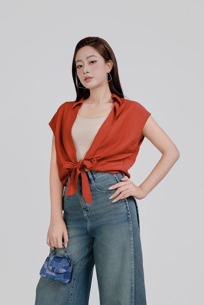 BAS73520 - Áo sơ mi kiểu vải thô mỏng dáng suông cổ bẻ thân áo phối vạt thắt nơ tạo kiểu - PANTIO