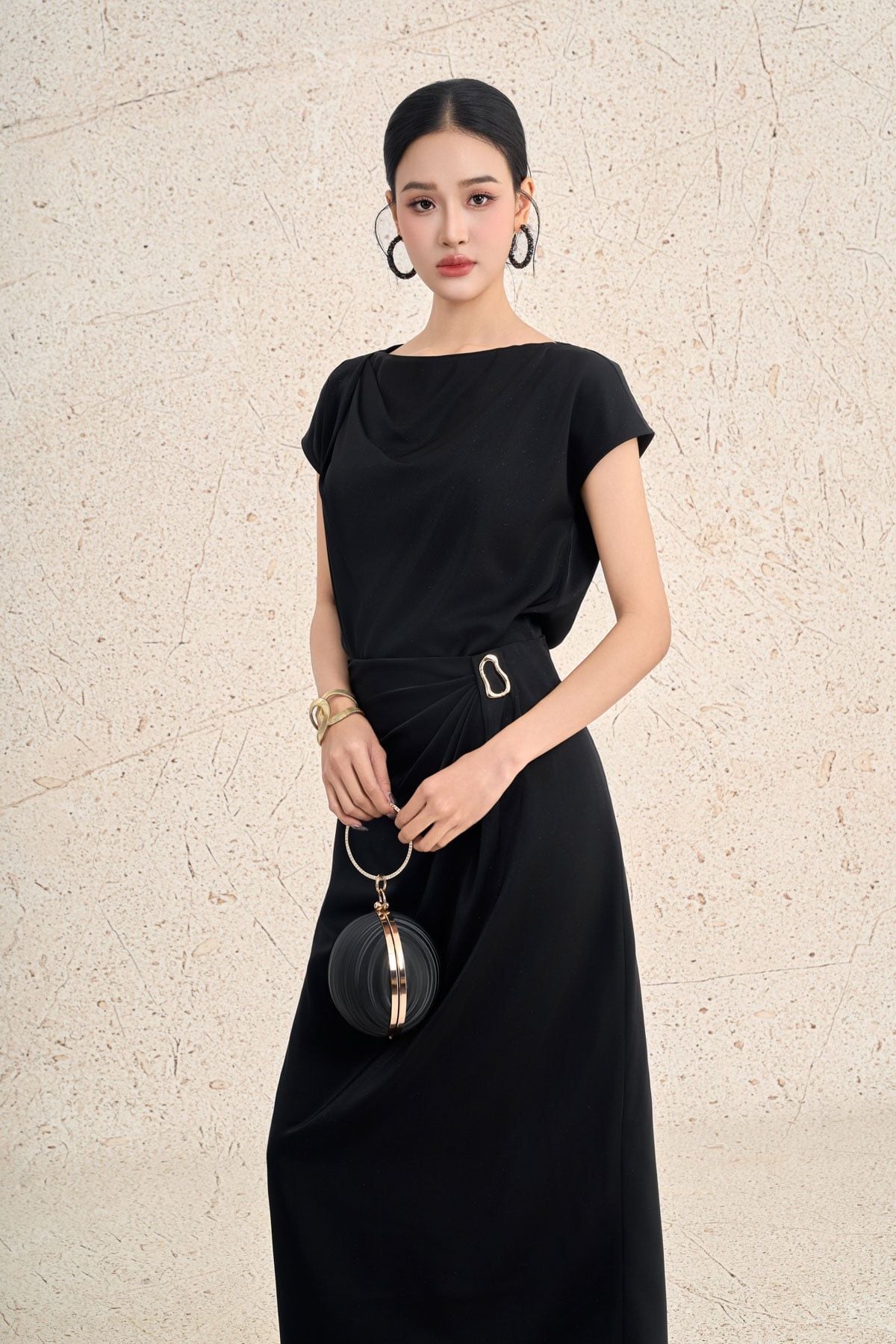 BAS73554 - Áo sơ mi công sở vải lụa dáng suông cổ thuyền tay cộc thời trang - PANTIO