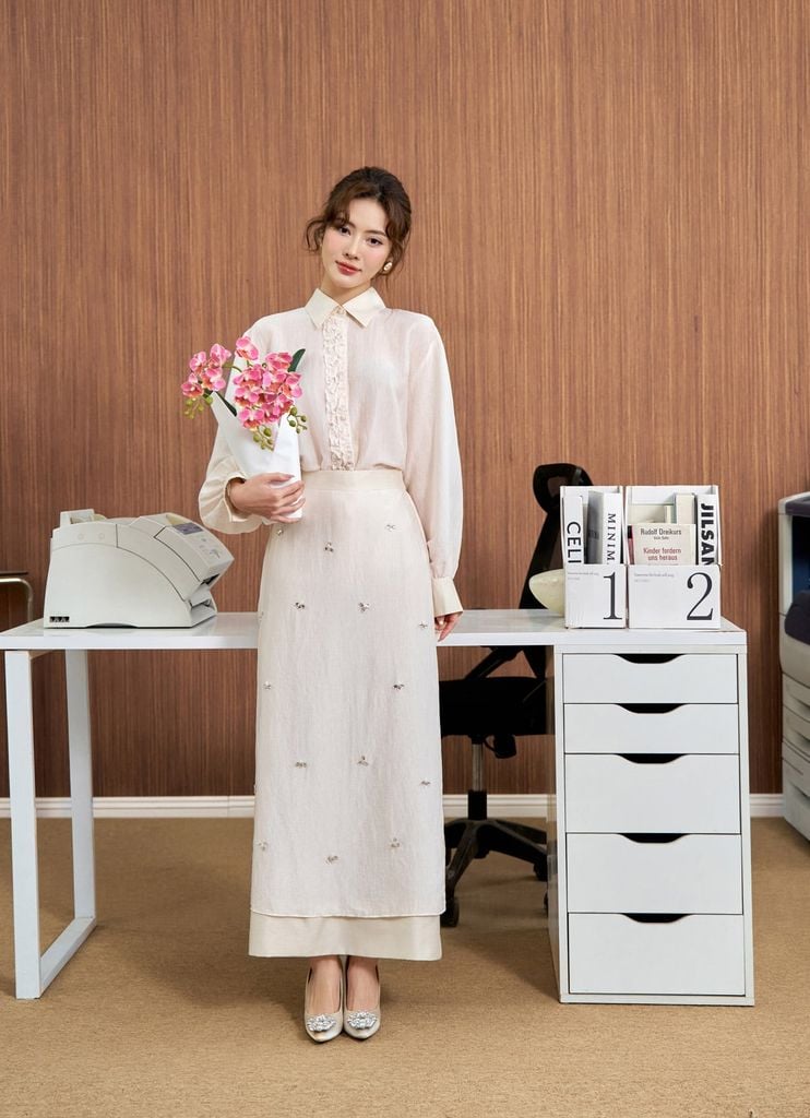 BJD73582 - Chân váy dài công sở vải tơ dáng suông cạp liền thân váy đính dad cao cấp tạo kiểu khoá thân sau - PANTIO