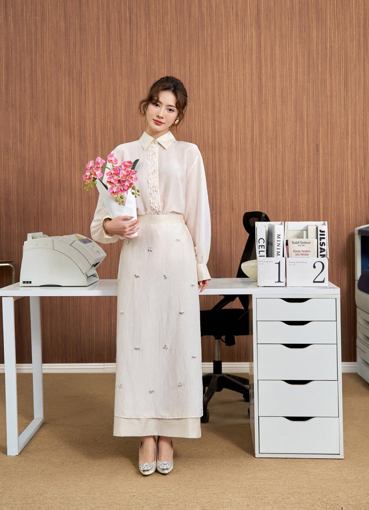 BJD73582 - Chân váy dài công sở vải tơ dáng suông cạp liền thân váy đính dad cao cấp tạo kiểu khoá thân sau - PANTIO