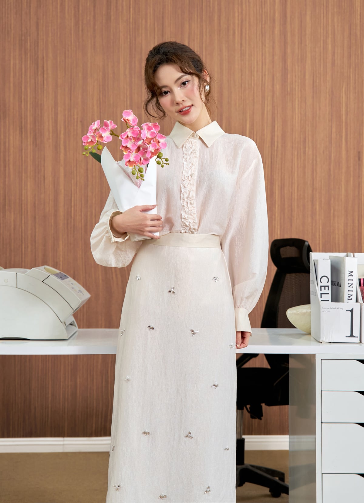 BAS73582 - Áo sơ mi công sở vải tơ dáng suông cổ đức tay dài thân áo phối viền bèo tạo kiểu cài khuy trước - PANTIO