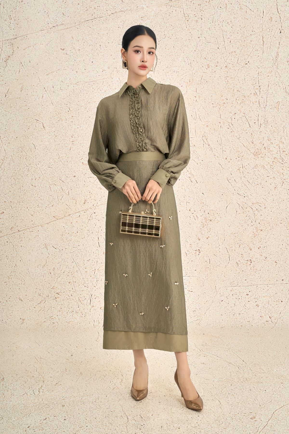 BJD73582 - Chân váy dài công sở vải tơ dáng suông cạp liền thân váy đính dad cao cấp tạo kiểu khoá thân sau - PANTIO