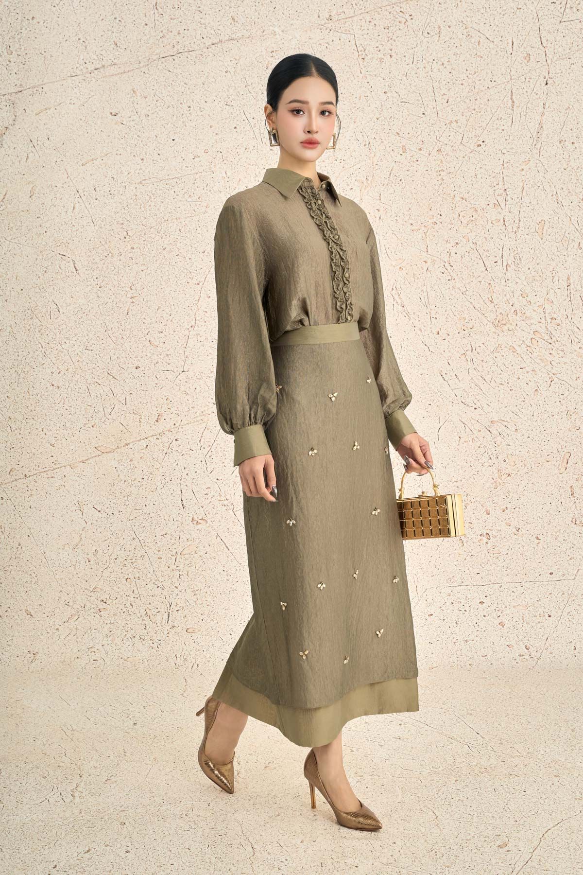 BAS73582 - Áo sơ mi công sở vải tơ dáng suông cổ đức tay dài thân áo phối viền bèo tạo kiểu cài khuy trước - PANTIO