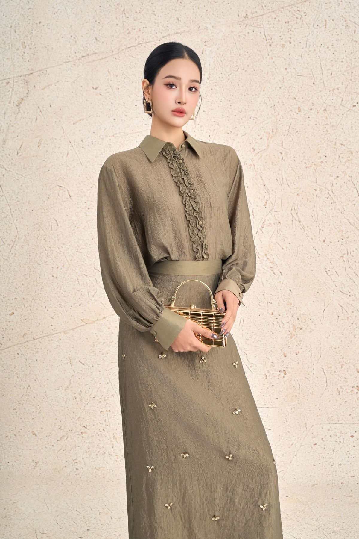 BJD73582 - Chân váy dài công sở vải tơ dáng suông cạp liền thân váy đính dad cao cấp tạo kiểu khoá thân sau - PANTIO