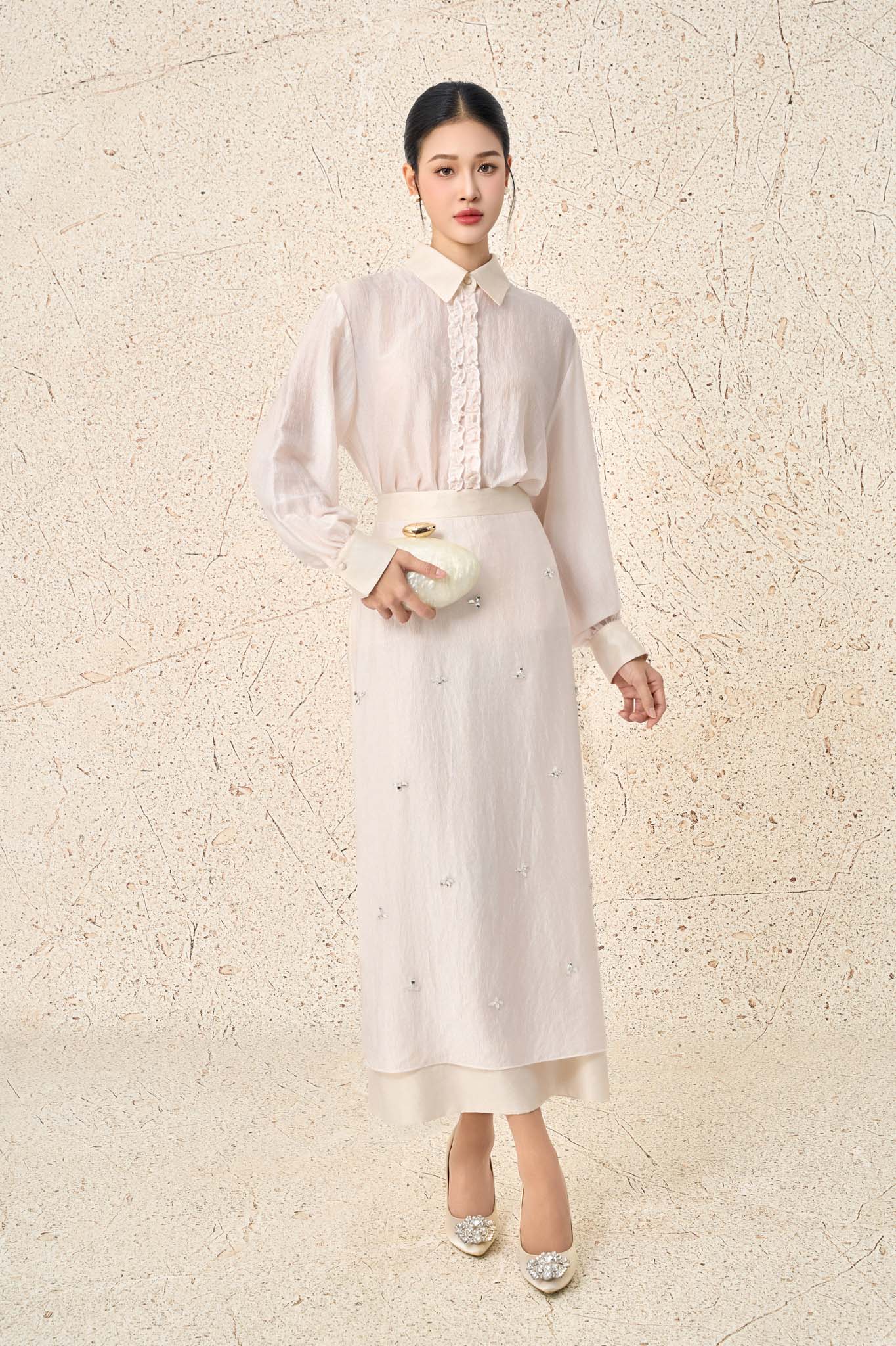 BAS73582 - Áo sơ mi công sở vải tơ dáng suông cổ đức tay dài thân áo phối viền bèo tạo kiểu cài khuy trước - PANTIO