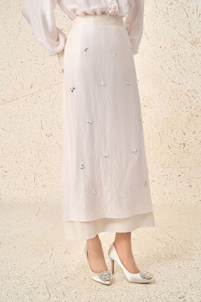 BJD73582 - Chân váy dài công sở vải tơ dáng suông cạp liền thân váy đính dad cao cấp tạo kiểu khoá thân sau - PANTIO