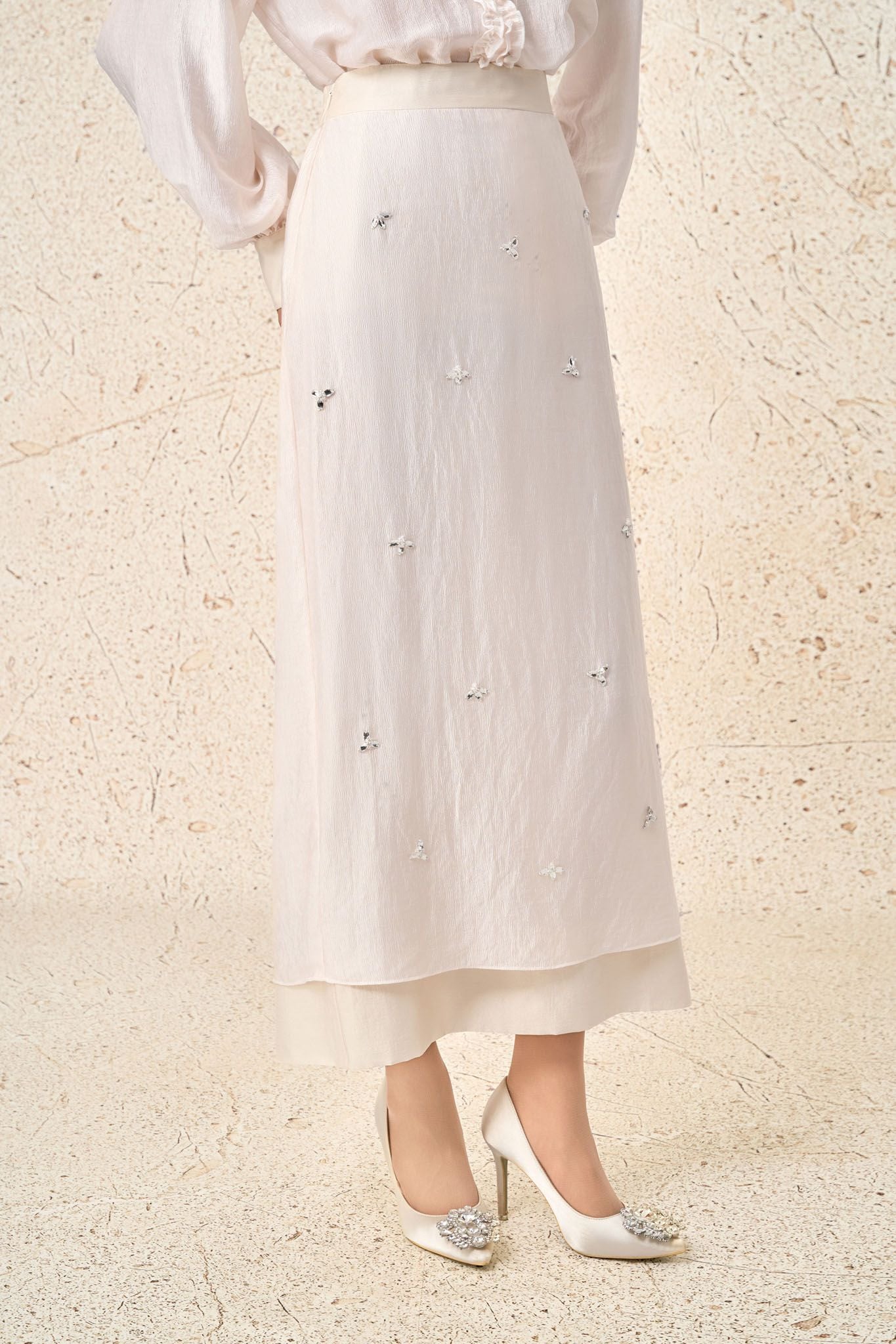 BJD73582 - Chân váy dài công sở vải tơ dáng suông cạp liền thân váy đính dad cao cấp tạo kiểu khoá thân sau - PANTIO