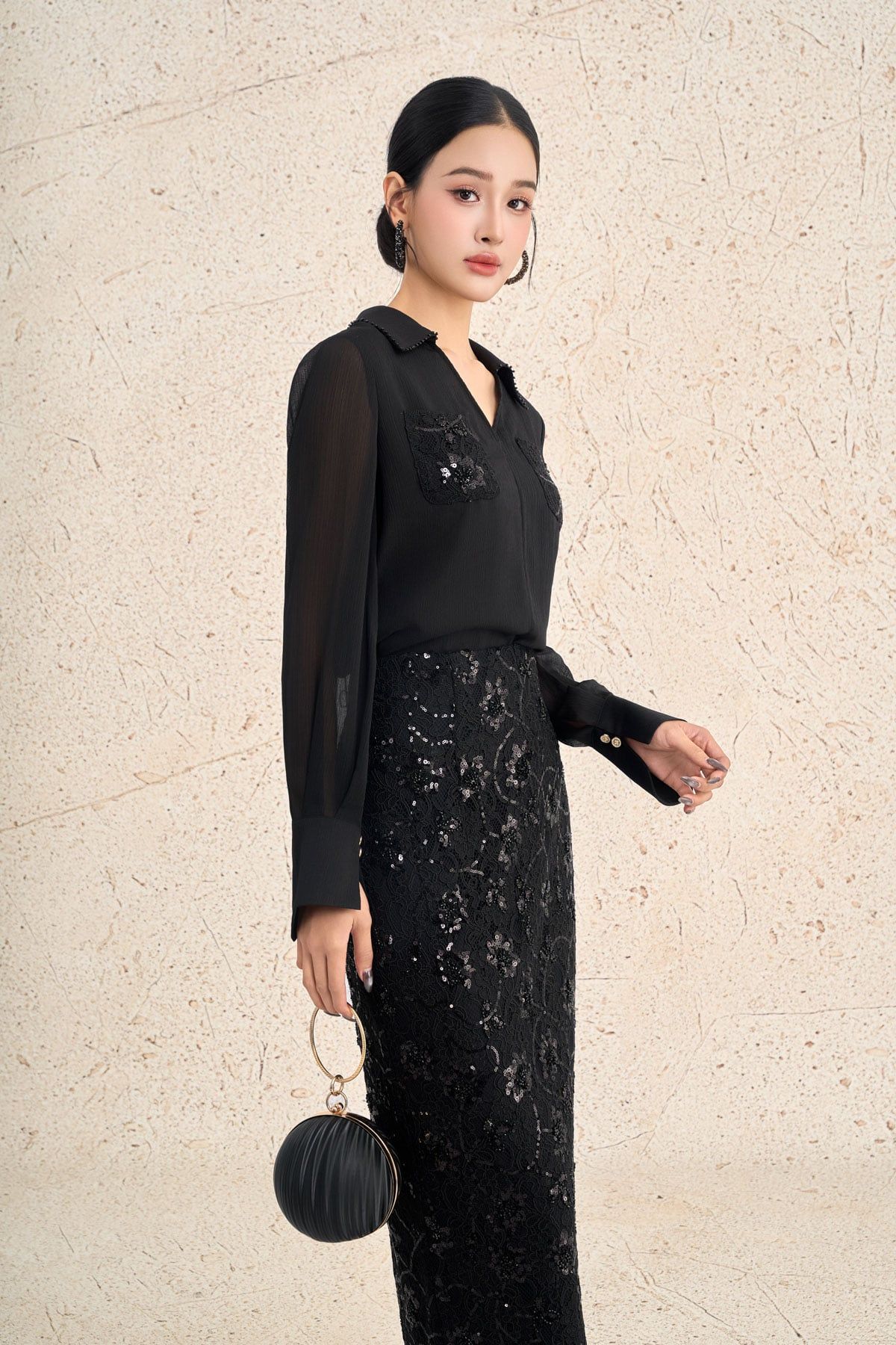 BAS73601 - Áo sơ mi công sở vải toe nhăn dáng suông cổ bẻ xẻ V tay dài ngực áo có túi phối ren hoa thời trang - PANTIO