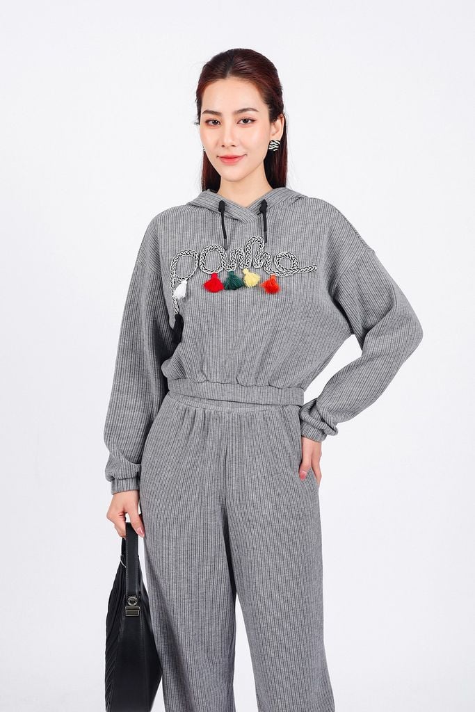 BAT93240 - Áo bộ thể thao vải len dáng lửng có mũ tay rộng bo gấu thân áo hoạ tiết thời trang phối tua rua chỉ - PANTIO