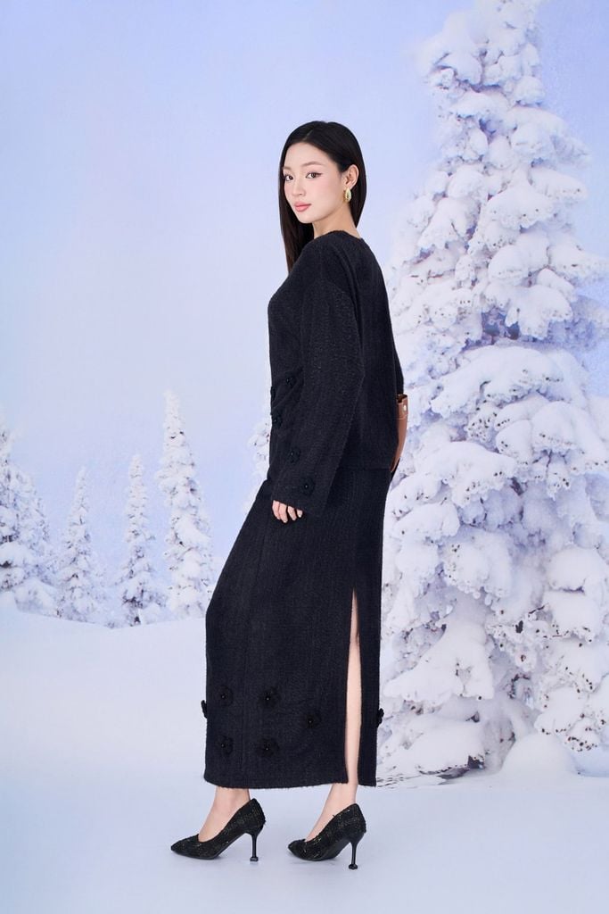 BAT93531 - Áo len cao cấp dàng suông cổ tròn tay rộng gấu áo đính hoa 3D tạo kiểu - PANTIO