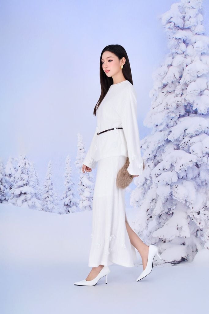 BAT93531 - Áo len cao cấp dàng suông cổ tròn tay rộng gấu áo đính hoa 3D tạo kiểu - PANTIO