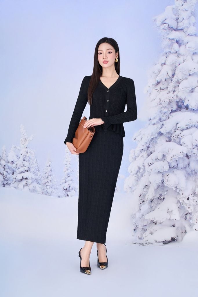 BAT93546 - Áo len cao cấp vải len hoạ tiết vặn thừng dáng ôm cổ xẻ V gấu áo phối viền bèo tạo kiểu - PANTIO