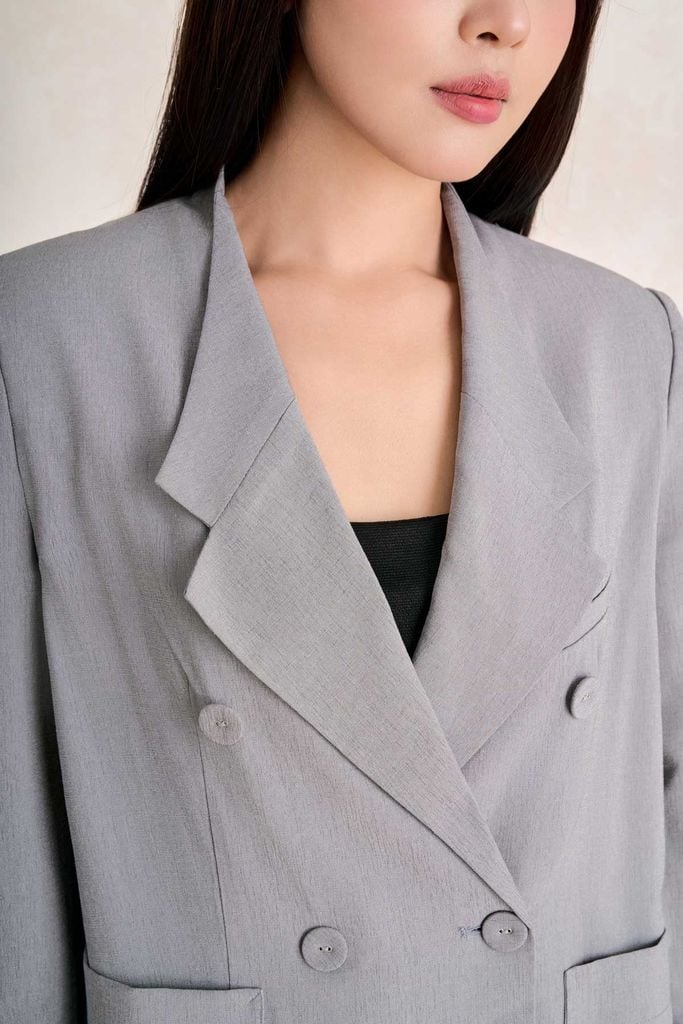 BAV13668 - Áo vest công sở vải thô đũi dáng suông cổ hai ve thân áo phối khuy bọc có túi tạo kiểu - PANTIO