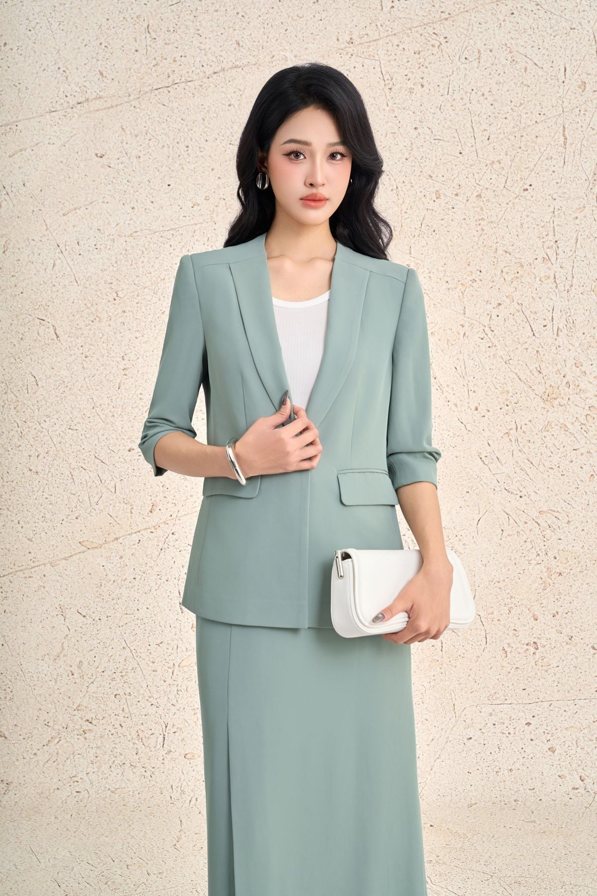 BAV13673 - Áo vest công sở vải tuytsi dáng suông cổ xẻ chữ V tay lửng thân áo có túi tạo kiểu - PANTIO