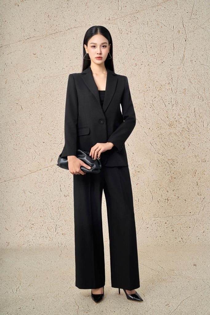 BAV93581 - Áo vest công sở vải tuytsi dáng suông cổ hai ve tay dài thân áo đính nắp túi ốp tạo kiểu cài khuy thân trước - PANTIO