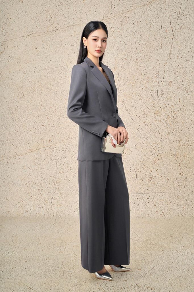 BAV93581 - Áo vest công sở vải tuytsi dáng suông cổ hai ve tay dài thân áo đính nắp túi ốp tạo kiểu cài khuy thân trước - PANTIO