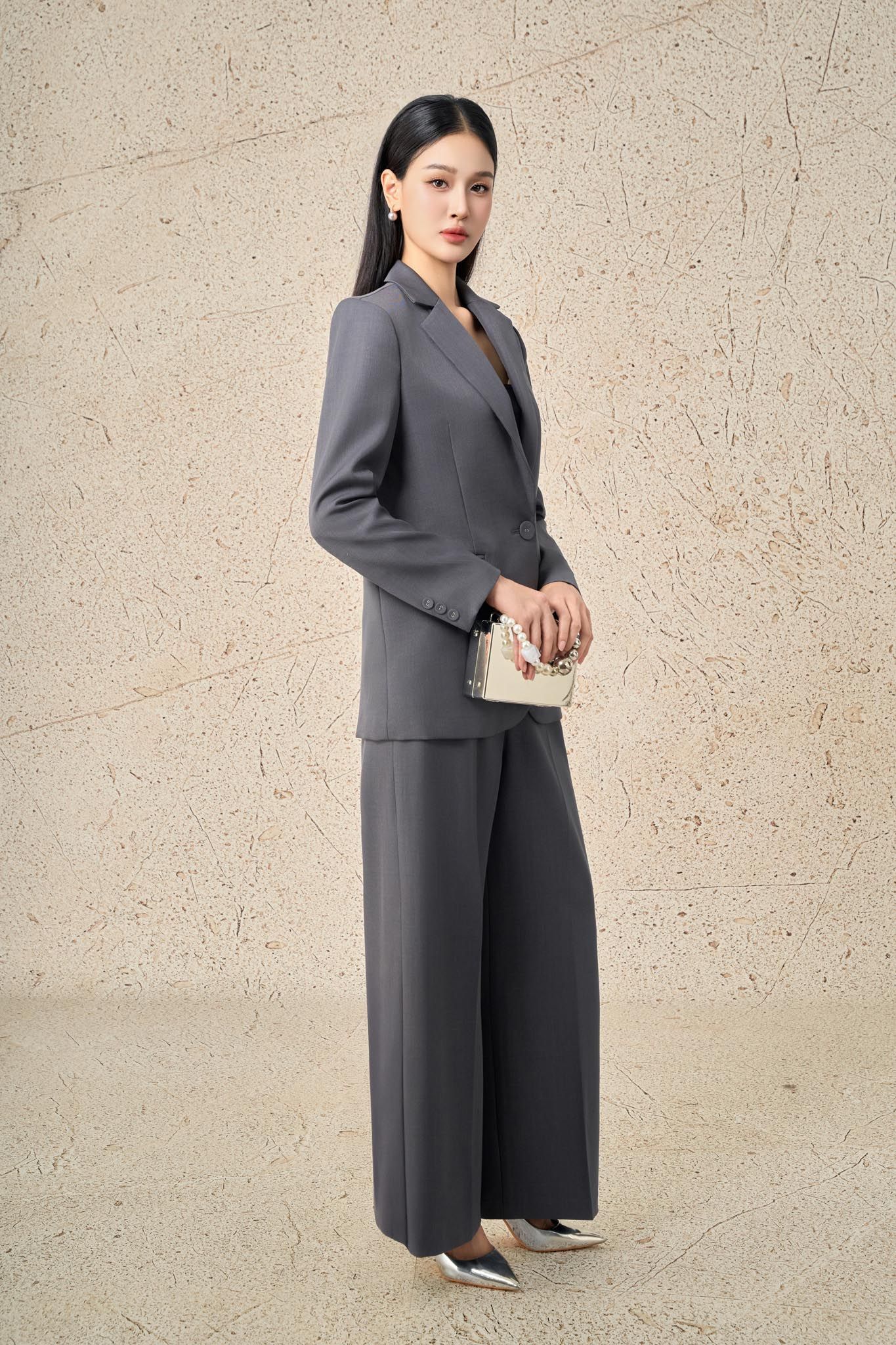 BAV93581 - Áo vest công sở vải tuytsi dáng suông cổ hai ve tay dài thân áo đính nắp túi ốp tạo kiểu cài khuy thân trước - PANTIO