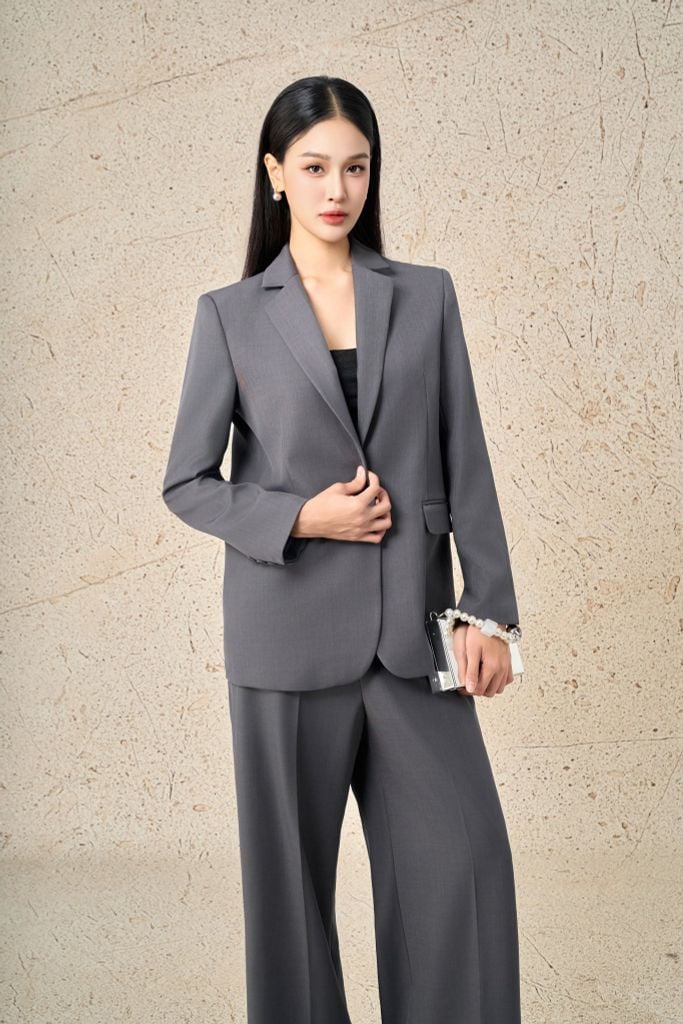 BAV93581 - Áo vest công sở vải tuytsi dáng suông cổ hai ve tay dài thân áo đính nắp túi ốp tạo kiểu cài khuy thân trước - PANTIO