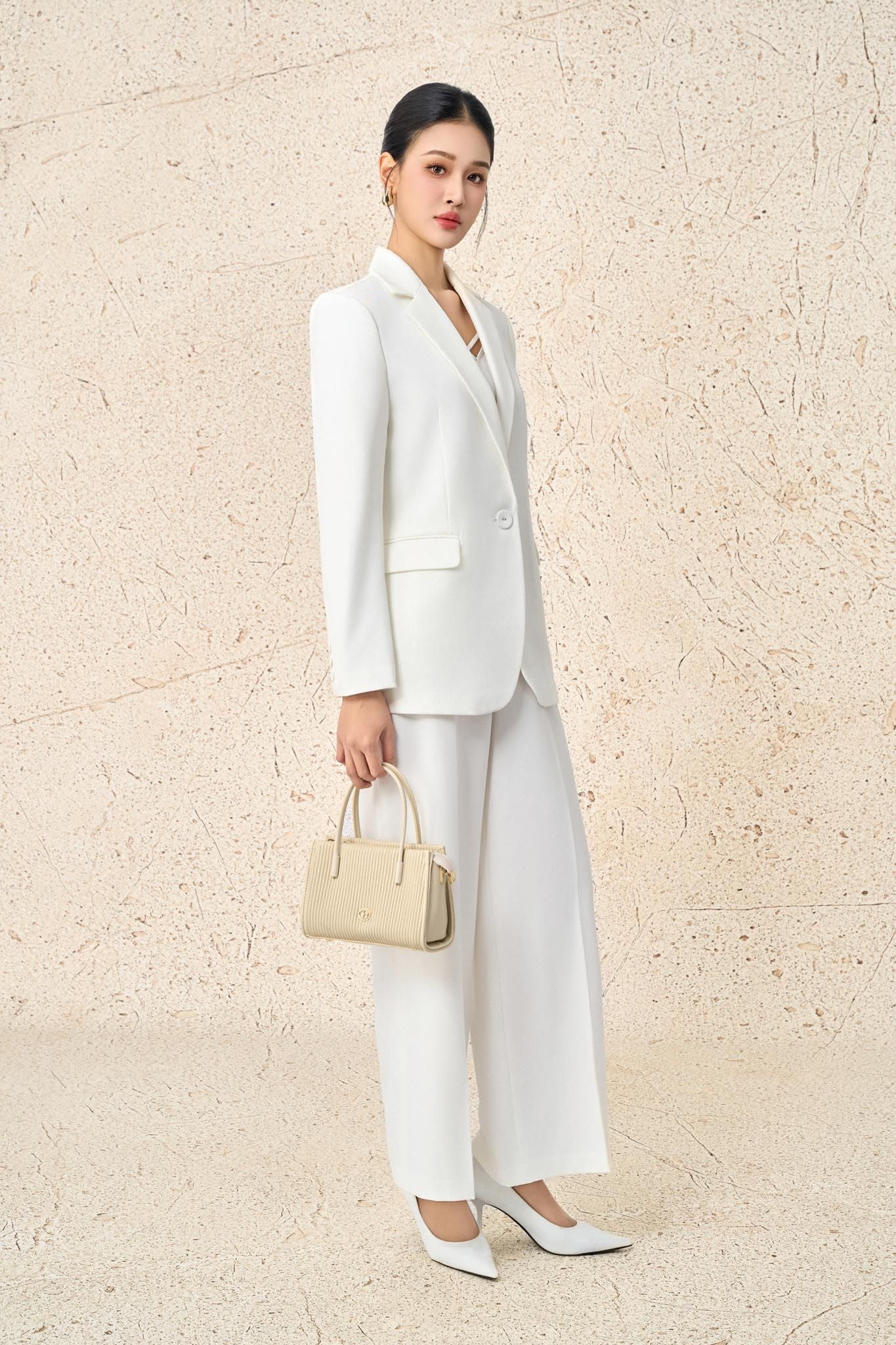 BAV93581 - Áo vest công sở vải tuytsi dáng suông cổ hai ve tay dài thân áo đính nắp túi ốp tạo kiểu cài khuy thân trước - PANTIO