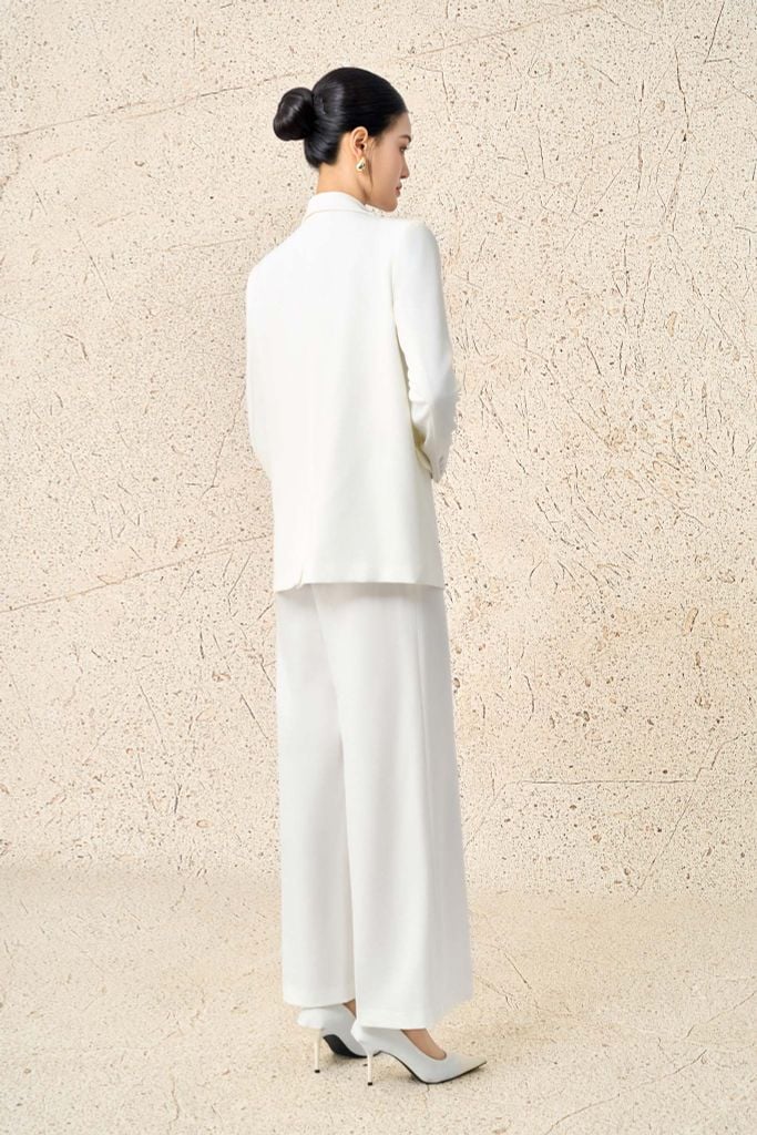 BAV93581 - Áo vest công sở vải tuytsi dáng suông cổ hai ve tay dài thân áo đính nắp túi ốp tạo kiểu cài khuy thân trước - PANTIO