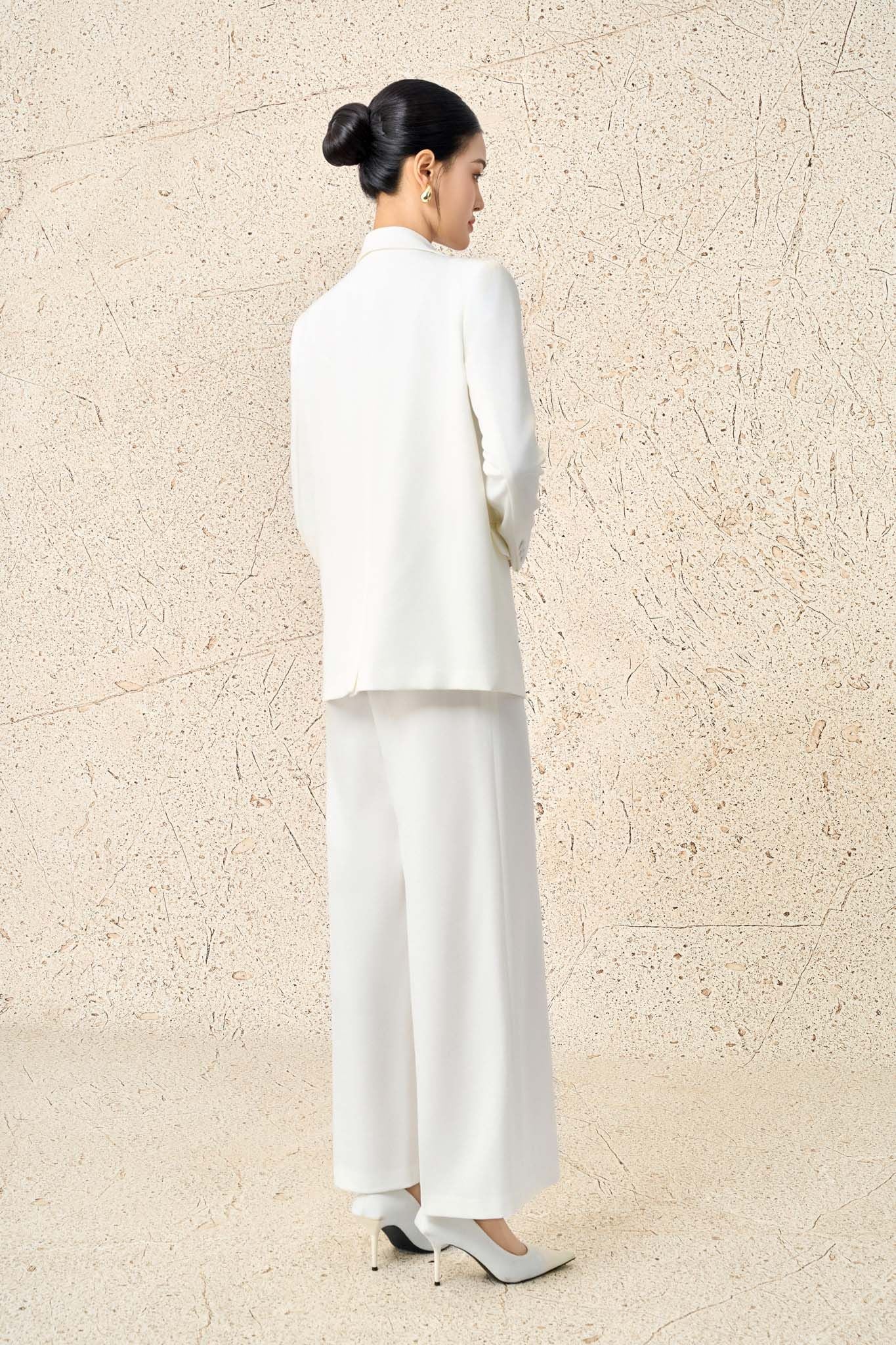 BAV93581 - Áo vest công sở vải tuytsi dáng suông cổ hai ve tay dài thân áo đính nắp túi ốp tạo kiểu cài khuy thân trước - PANTIO