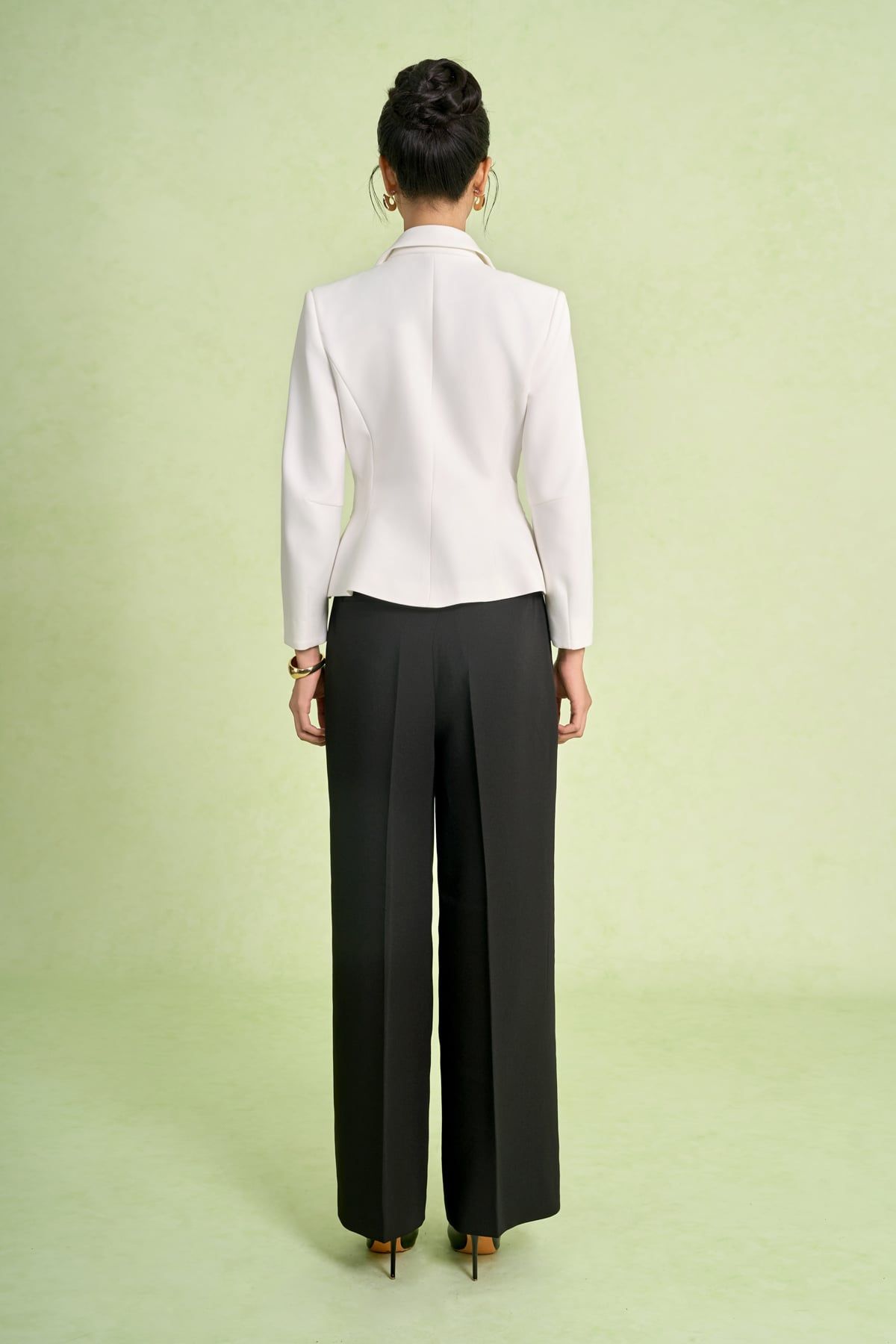 BAV93618 - Áo vest công sở vải thô dáng ngắn cổ hai ve tay dài kèm cài áo kim loại tạo kiểu - PANTIO