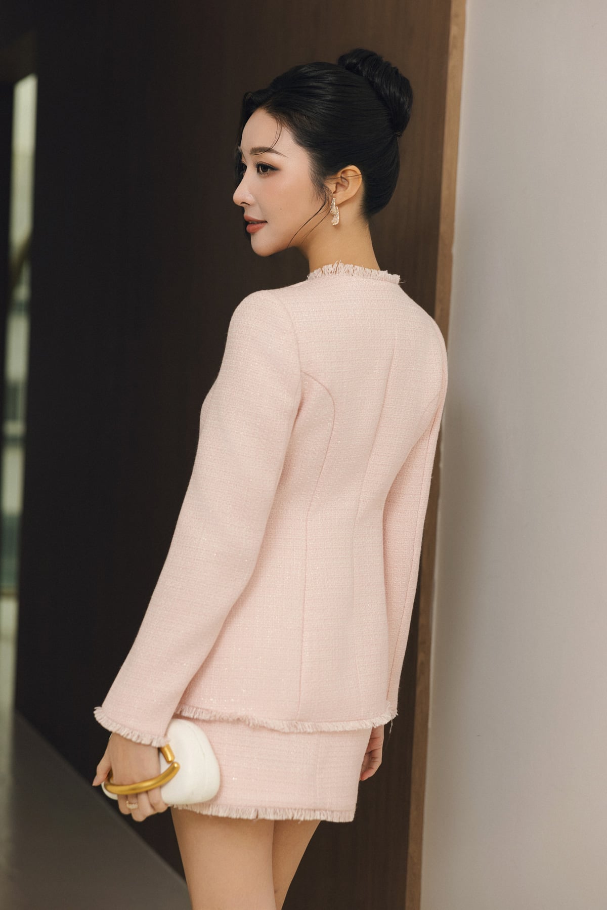 BAV93620 - Áo vest công sở vải dạ dáng ôm cổ tròn phối tua rua thân áo đính khuy đá thời trang cài khuy trước - PANTIO