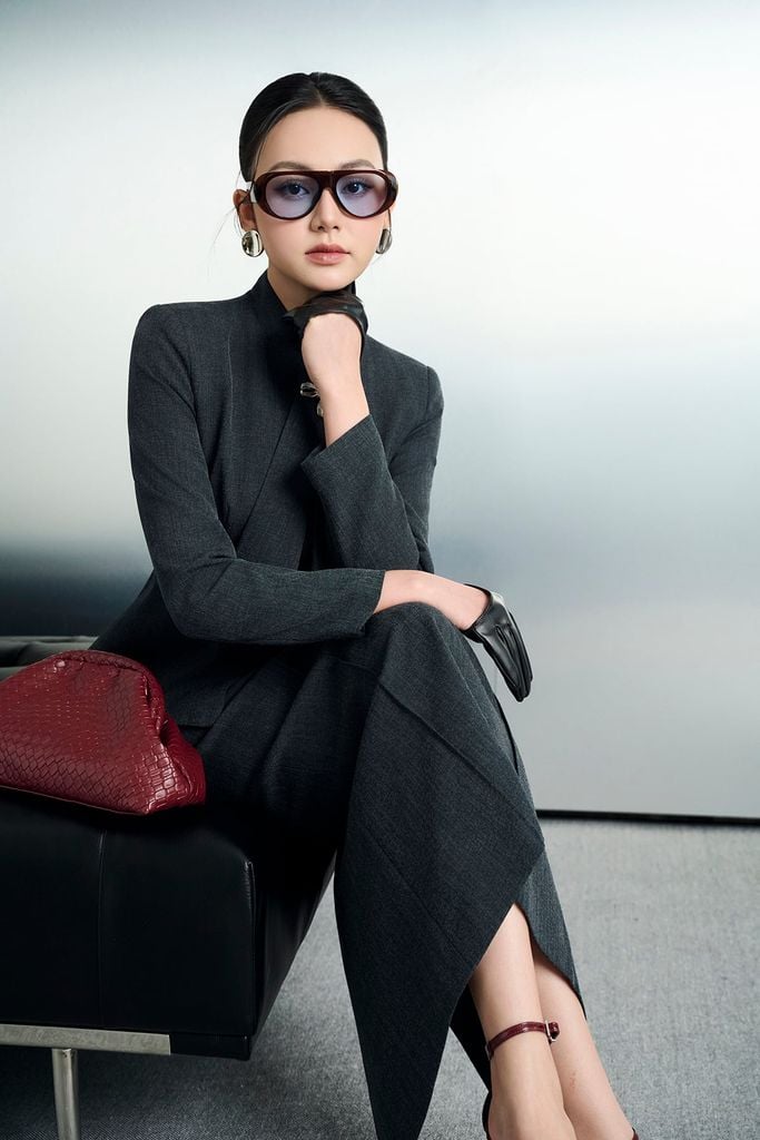 BAV93857 - Áo vest công sở vải thô đũi dáng peplum cổ kiểu phối phụ kiện kim loại thời trang - PANTIO