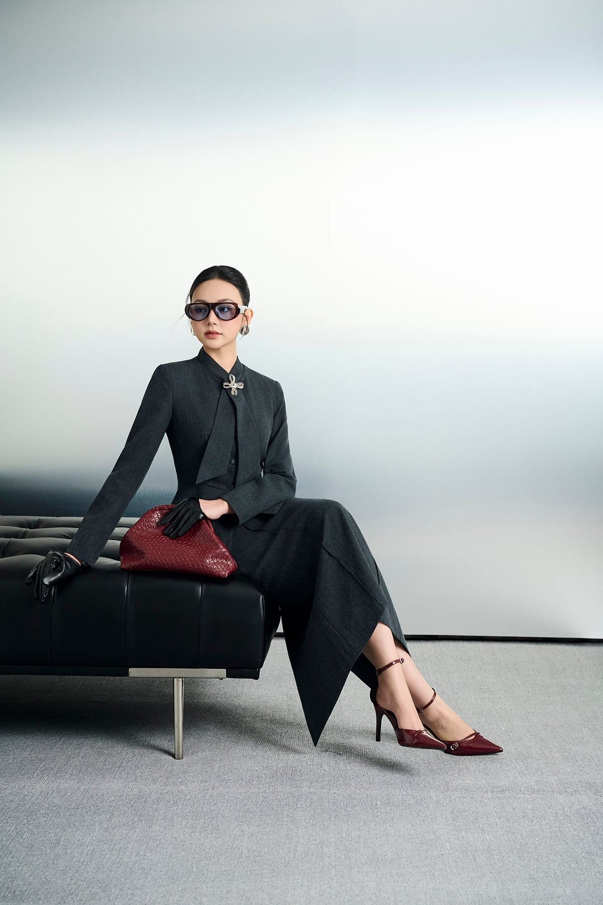 BAV93857 - Áo vest công sở vải thô đũi dáng peplum cổ kiểu phối phụ kiện kim loại thời trang - PANTIO