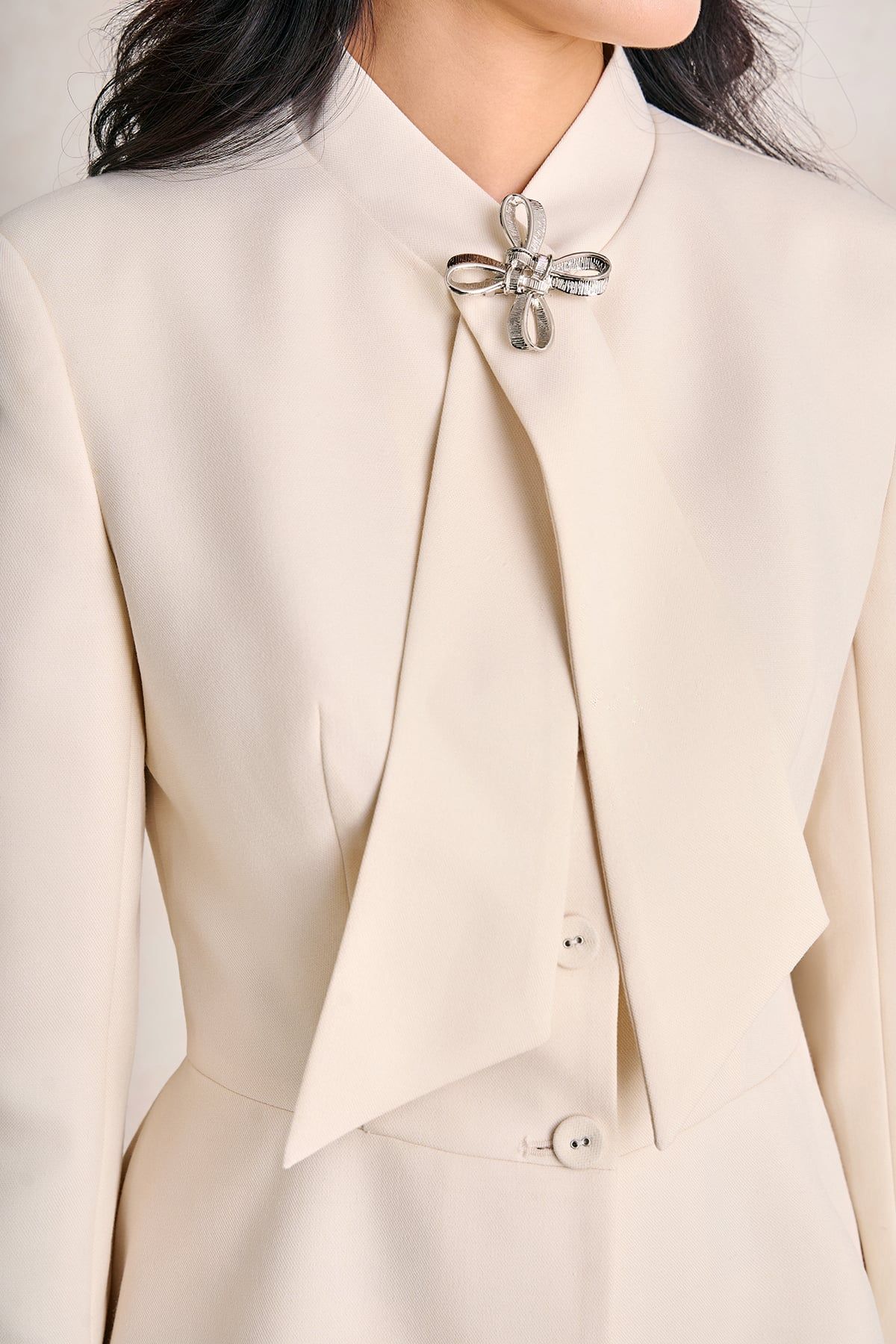 BAV93857 - Áo vest công sở vải thô đũi dáng peplum cổ kiểu phối phụ kiện kim loại thời trang - PANTIO