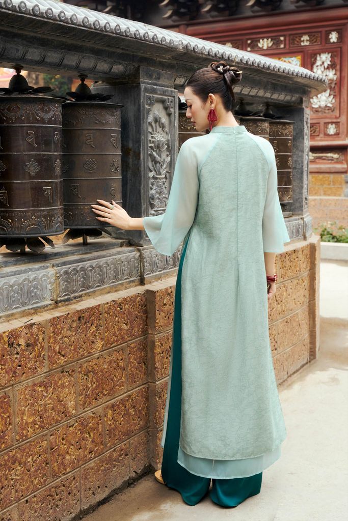 BDA50176 - Áo dài cách tân cao cấp vải tơ dáng suông hai tà cổ tàu thân áo thêu hoạ tiết khoá thân sau - PANTIO