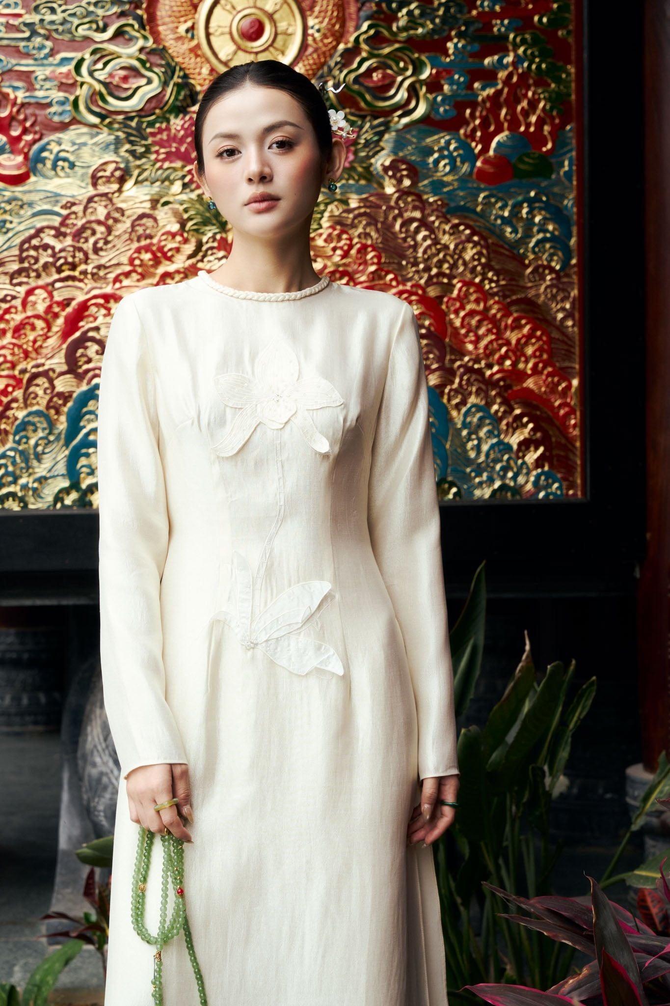 BDA50180 - Áo dài truyền thống vải tafta dáng ôm cổ tròn tay dài thân áo đính hoa 3D cao cấp khóa thân sau - PANTIO