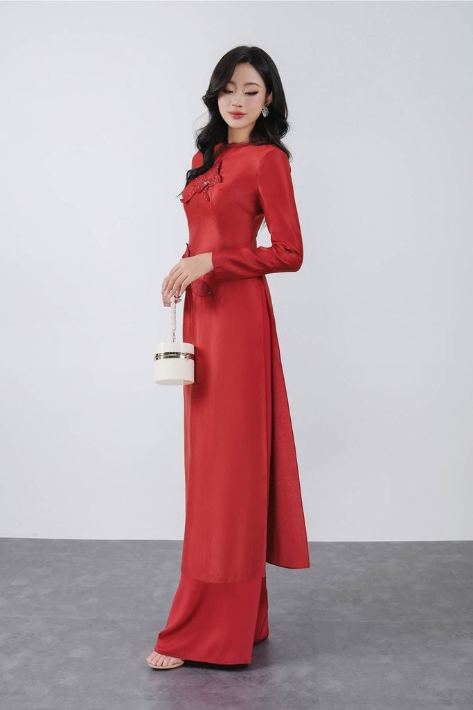 BDA50180 - Áo dài truyền thống vải tafta dáng ôm cổ tròn tay dài thân áo đính hoa 3D cao cấp khóa thân sau - PANTIO