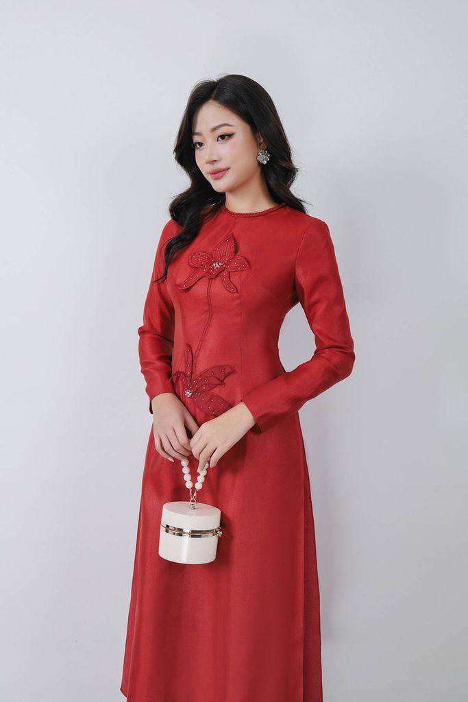 BDA50180 - Áo dài truyền thống vải tafta dáng ôm cổ tròn tay dài thân áo đính hoa 3D cao cấp khóa thân sau - PANTIO