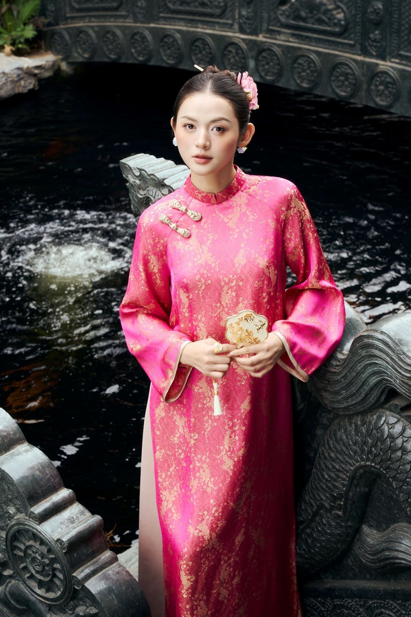 BDA50195 - Áo dài cách tân cao cấp vải gấm dáng suông cổ tàu phối nút thắt cách điệu khóa thân sau - PANTIO