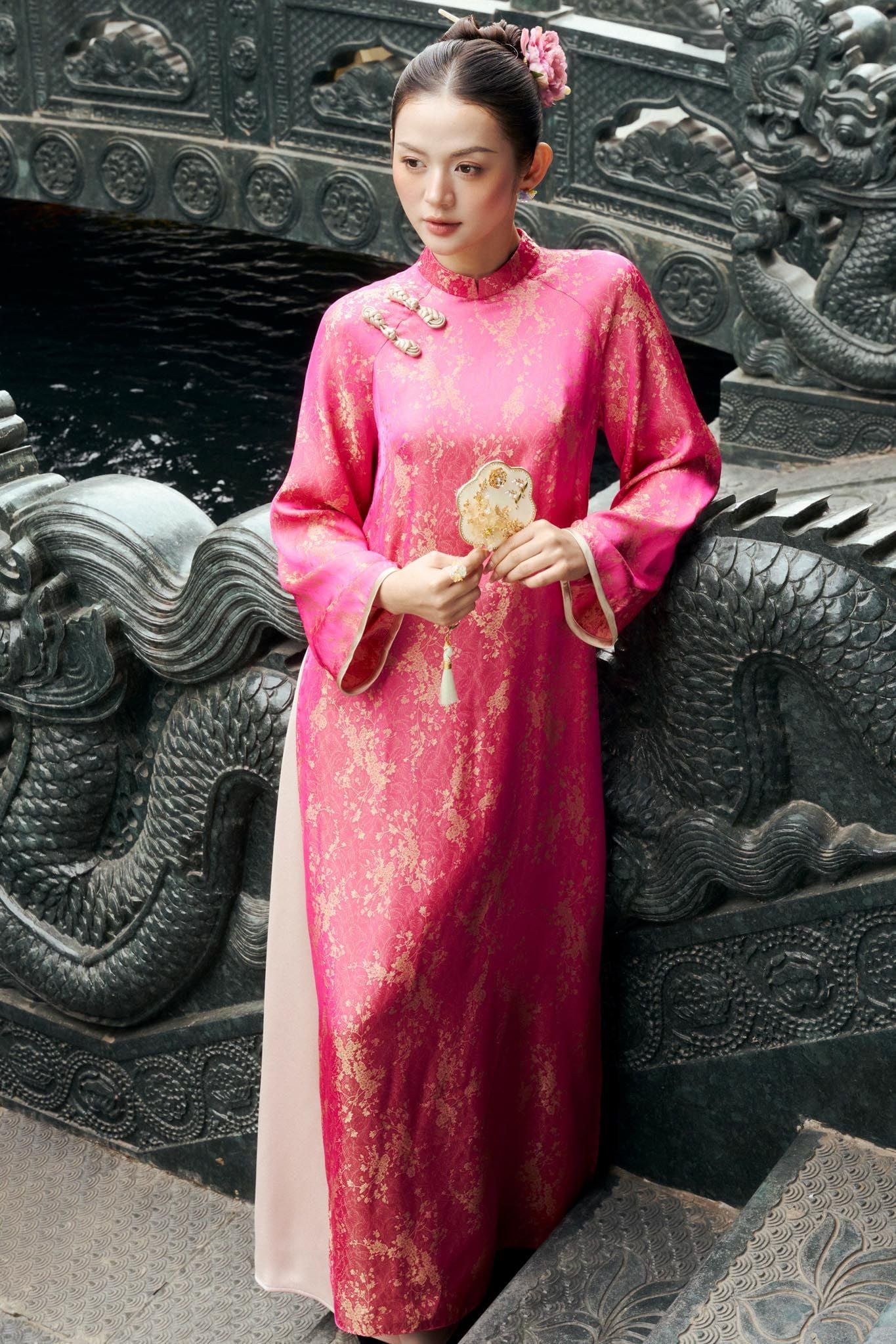 BDA50195 - Áo dài cách tân cao cấp vải gấm dáng suông cổ tàu phối nút thắt cách điệu khóa thân sau - PANTIO