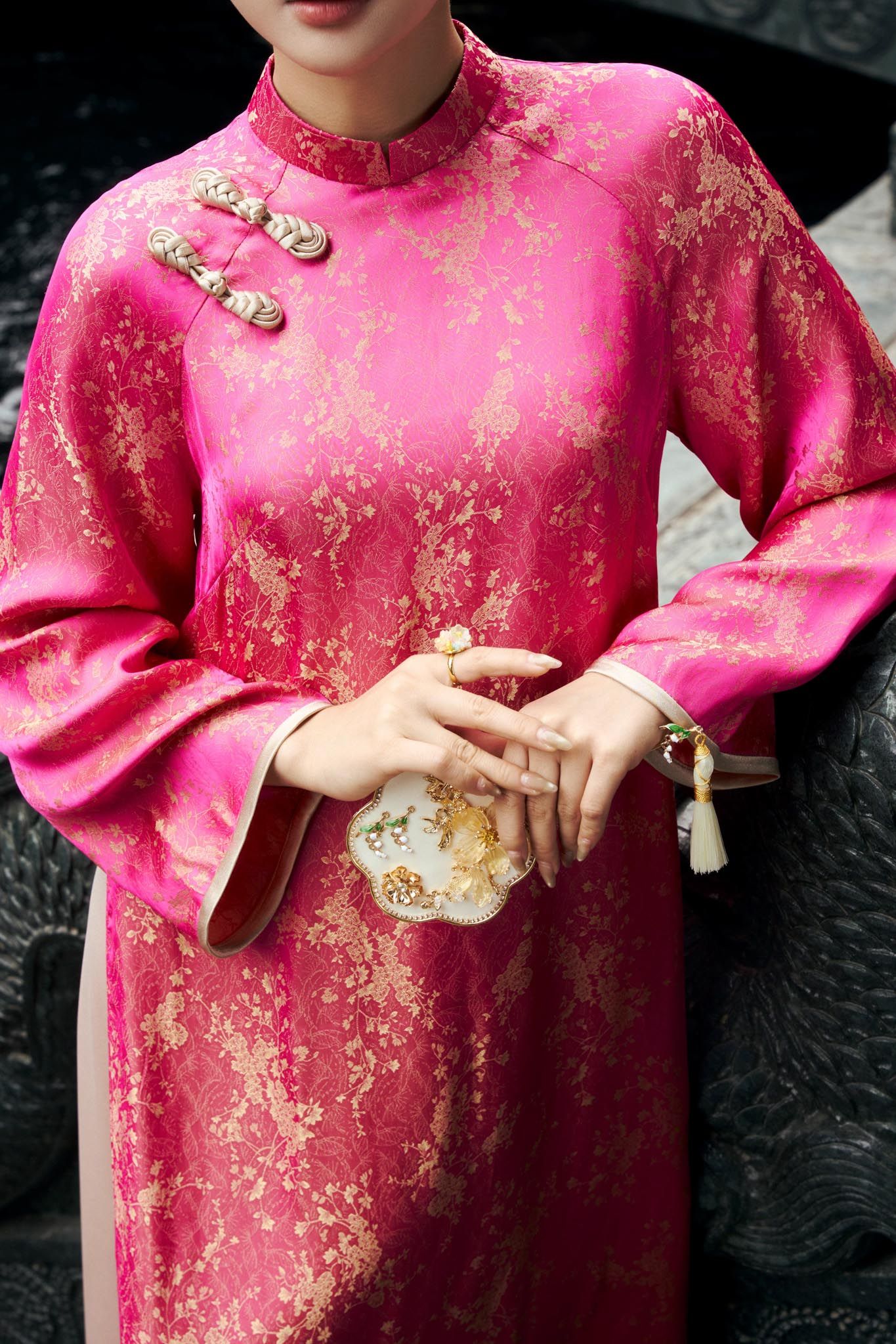 BDA50195 - Áo dài cách tân cao cấp vải gấm dáng suông cổ tàu phối nút thắt cách điệu khóa thân sau - PANTIO