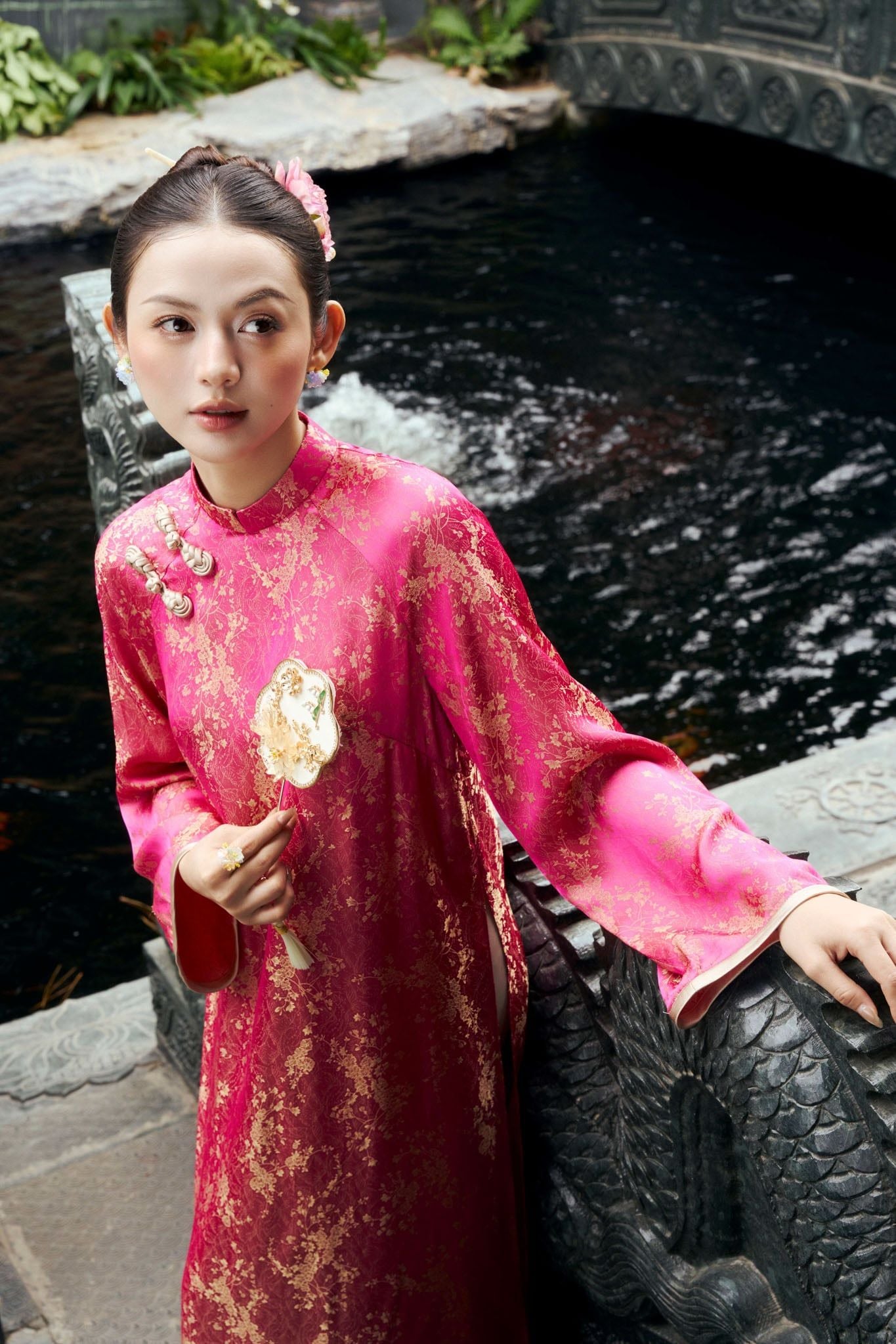 BDA50195 - Áo dài cách tân cao cấp vải gấm dáng suông cổ tàu phối nút thắt cách điệu khóa thân sau - PANTIO