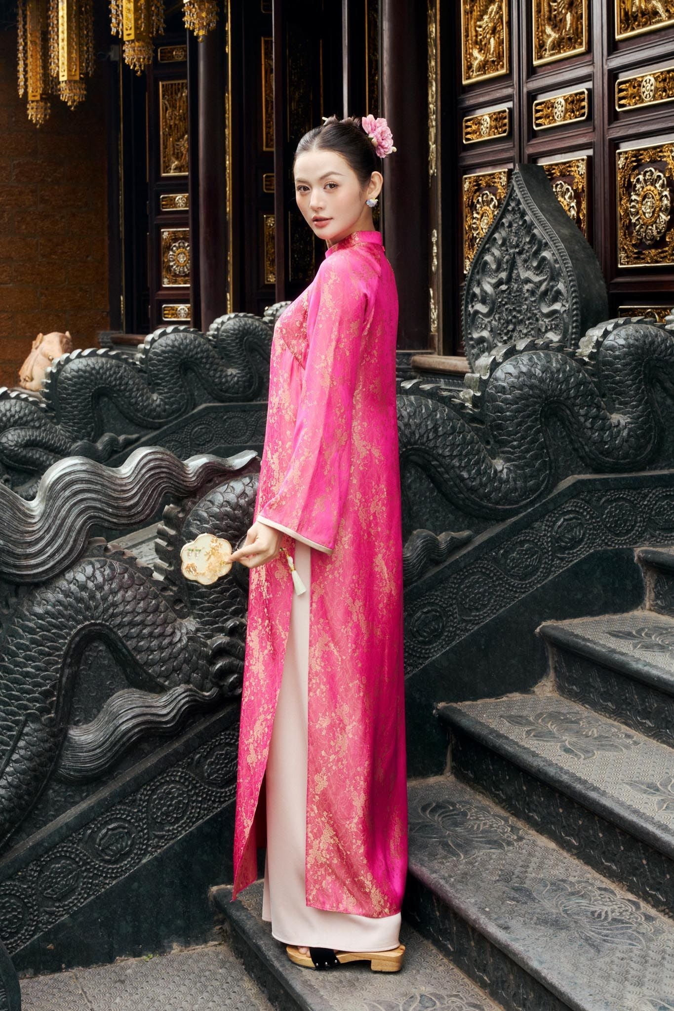 BDA50195 - Áo dài cách tân cao cấp vải gấm dáng suông cổ tàu phối nút thắt cách điệu khóa thân sau - PANTIO