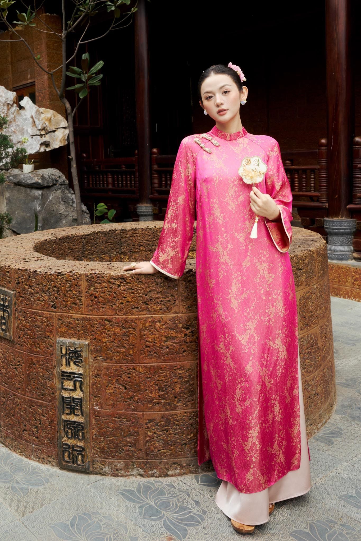 BDA50195 - Áo dài cách tân cao cấp vải gấm dáng suông cổ tàu phối nút thắt cách điệu khóa thân sau - PANTIO