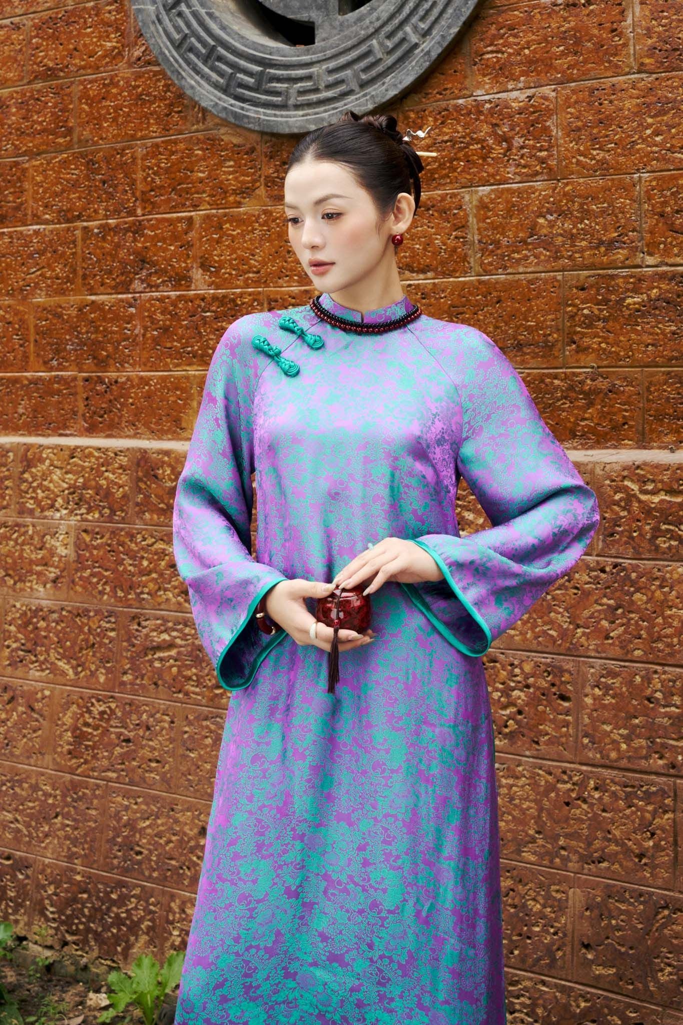 BDA50195 - Áo dài cách tân cao cấp vải gấm dáng suông cổ tàu phối nút thắt cách điệu khóa thân sau - PANTIO