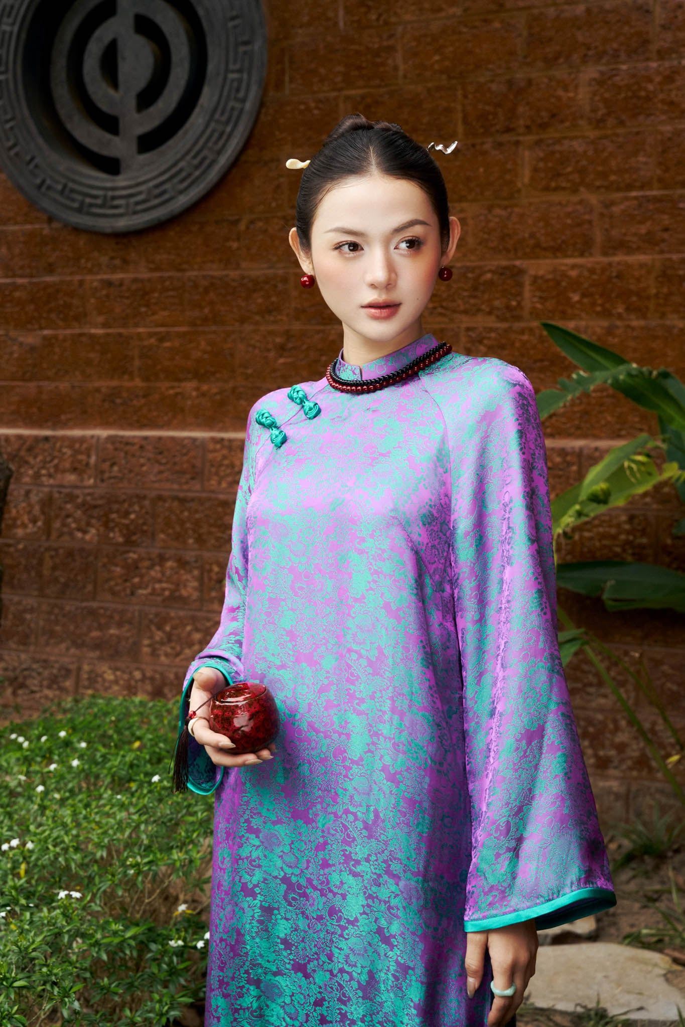 BDA50195 - Áo dài cách tân cao cấp vải gấm dáng suông cổ tàu phối nút thắt cách điệu khóa thân sau - PANTIO