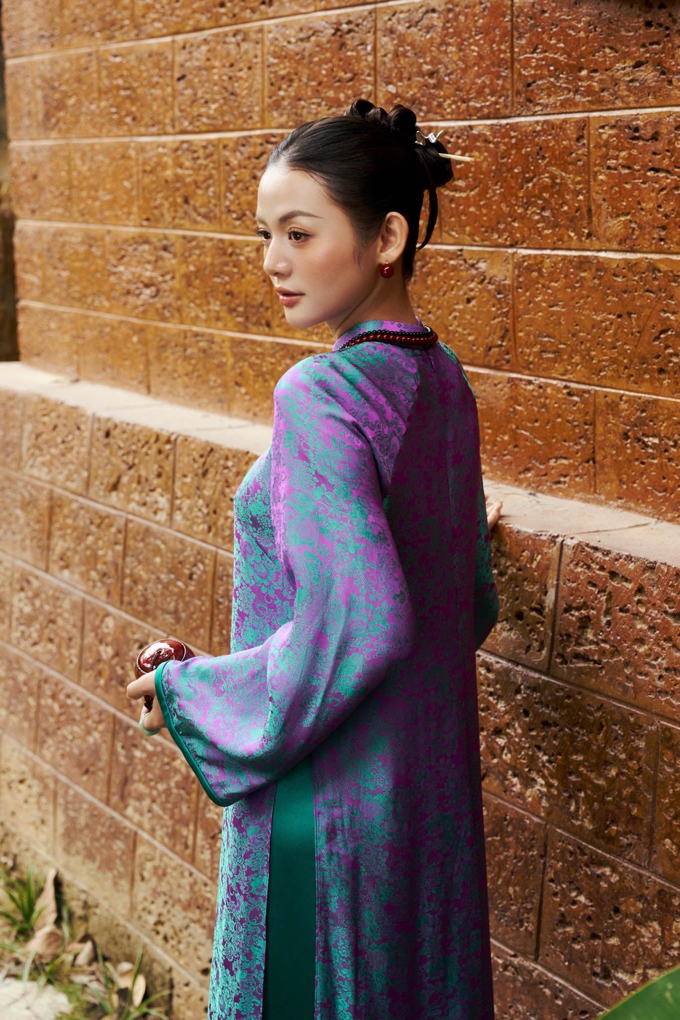 BDA50195 - Áo dài cách tân cao cấp vải gấm dáng suông cổ tàu phối nút thắt cách điệu khóa thân sau - PANTIO