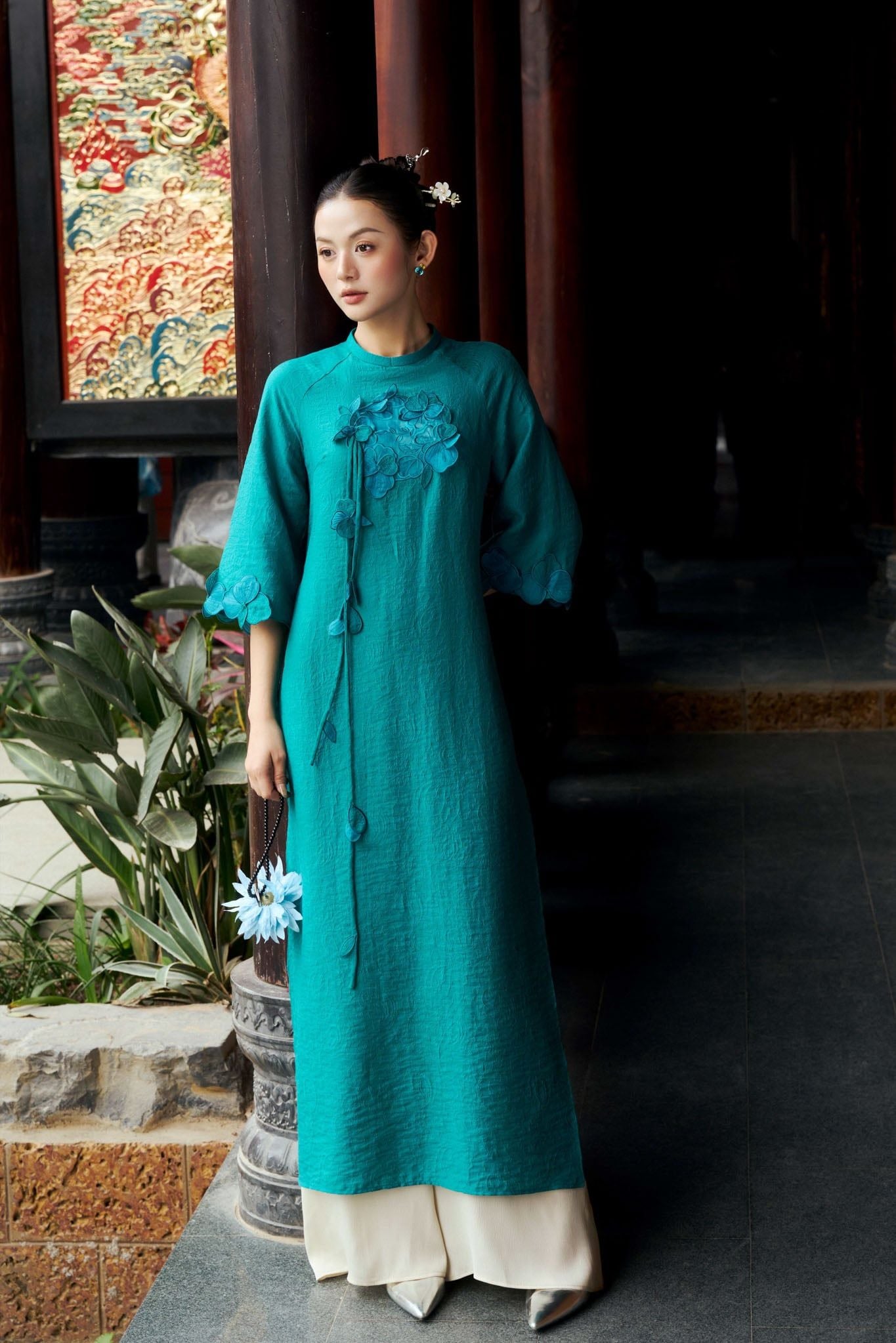 BDA50201 - Áo dài truyền thống cao cấp vải tơ nhăn dáng suông cổ tròn thân áo đính hoa 3D thời trang - PANTIO