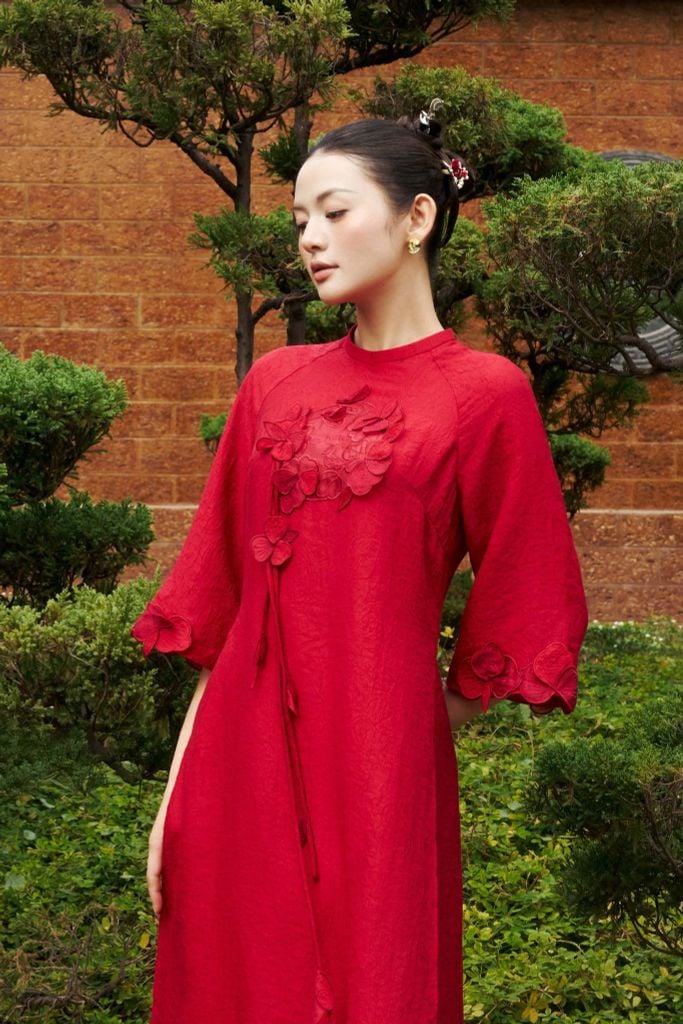 BDA50201 - Áo dài truyền thống cao cấp vải tơ nhăn dáng suông cổ tròn thân áo đính hoa 3D thời trang - PANTIO