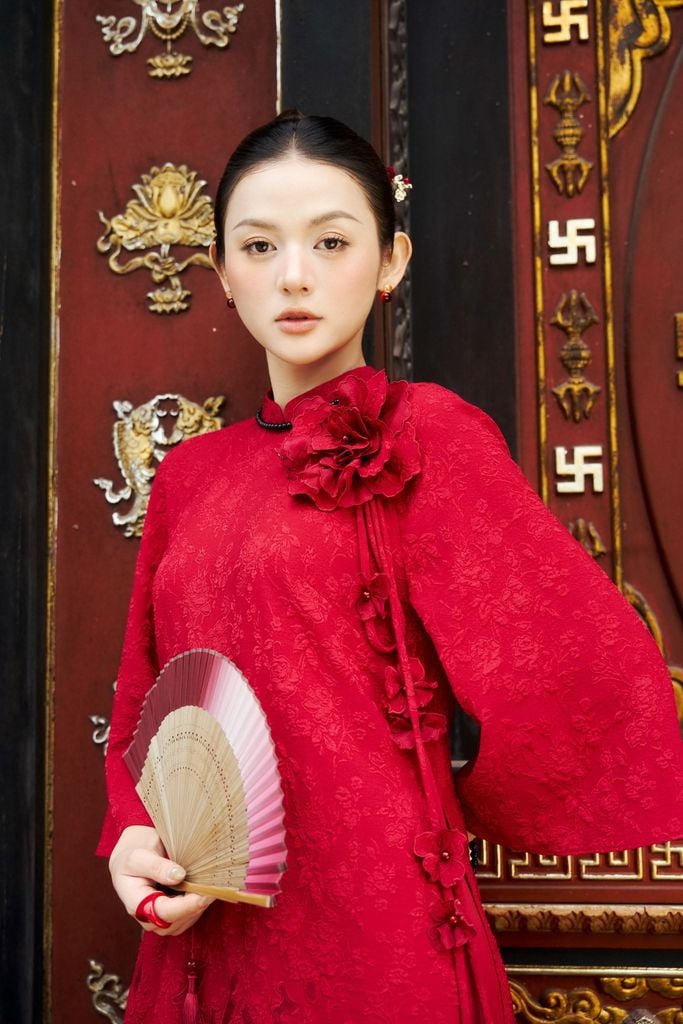 BDA50202 - Áo dài cao cấp vải tơ dáng suông cổ tàu tay loe vai áo đính hoa 3D thời trang - PANTIO