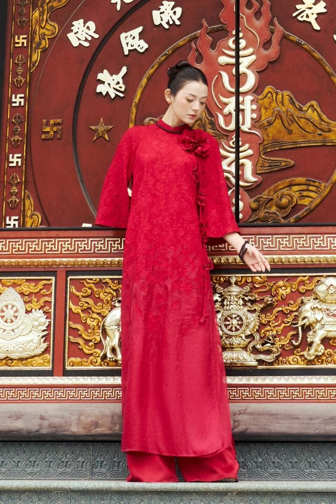 BDA50202 - Áo dài cao cấp vải tơ dáng suông cổ tàu tay loe vai áo đính hoa 3D thời trang - PANTIO