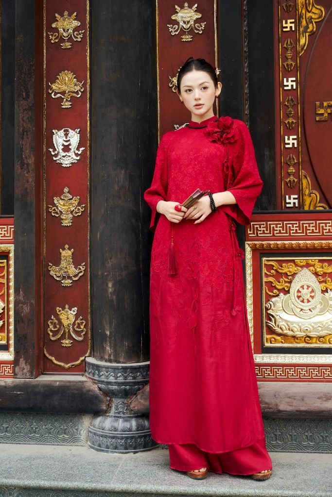 BDA50202 - Áo dài cao cấp vải tơ dáng suông cổ tàu tay loe vai áo đính hoa 3D thời trang - PANTIO